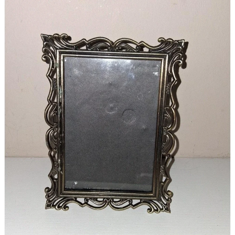 Vintage Ornate gold Tone Picture Frame 3x4.5 Decorative Scroll Metal Easel Bac
